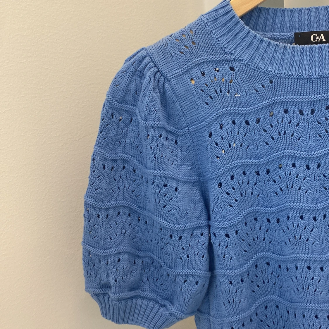 Blå stickad topp med puffärm C&A XS - 1