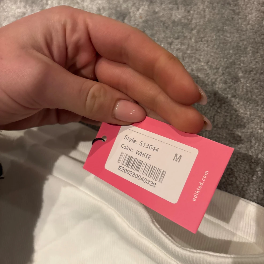 Vit oneshoulder topp från Edikted - 2