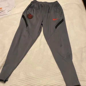 Nike Psg byxor - Psg Nike träningsbyxor i bra skick
