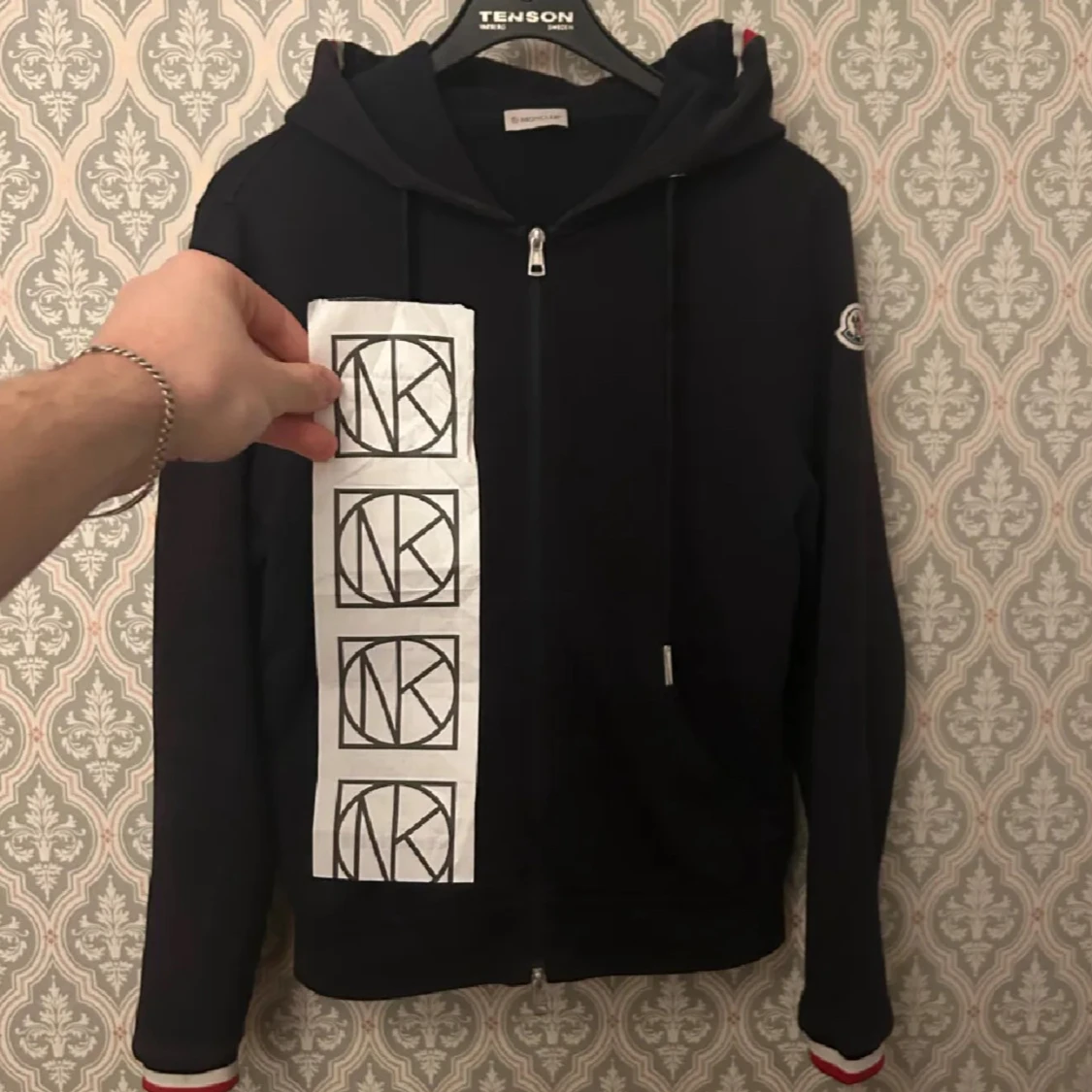 Svart Moncler hoodie med dragkedja