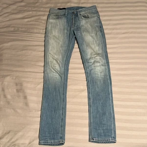 Dondup george ljusblåa - Ljusblåa dondups geroge köpta nya på zalando för typ 3000kr. Använda få gånger som nyskick i storlek 29