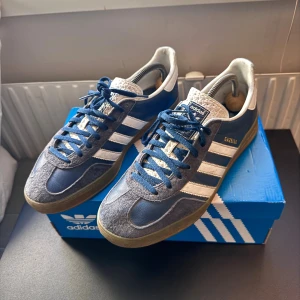 Adidas Gazelle skor - Små slitage men annars inge fel