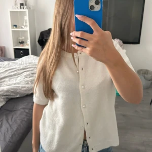 Stickad kofta - Snygg vit kofta