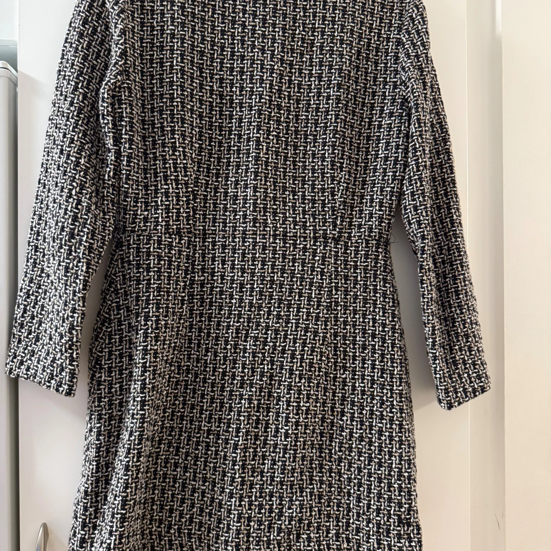 Svartvit rutig kappa från Zara - 4