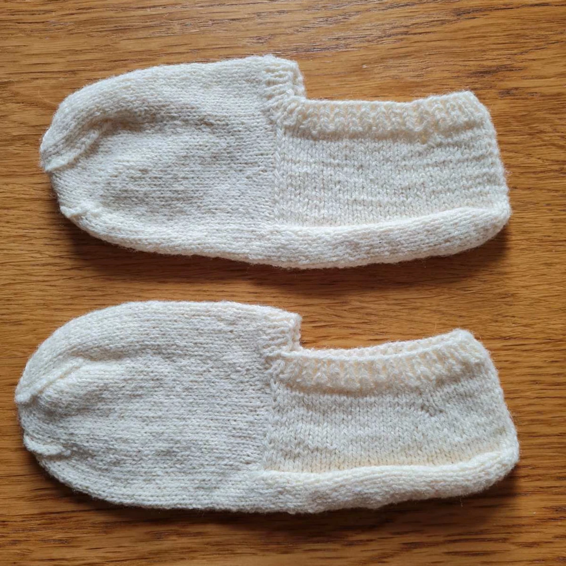 Handstickade låga sockor strl 41-43 - 1