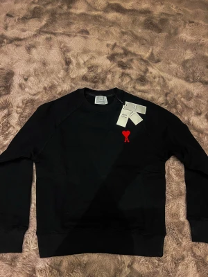 Ami Paris sweater - Säljer snygg ami hearts paris sweater helt ny