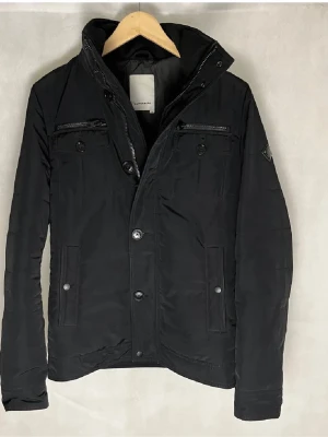 J Lindeberg field jacket  - Riktigt soft J Lindeberg field. Storlek Xs, modellen på bilden är 185 och den är lite liten. Väldigt fint skick. 