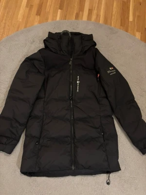 Svart pufferjacka från Sail Racing - Sailracing vinterjacka, nyskick. 