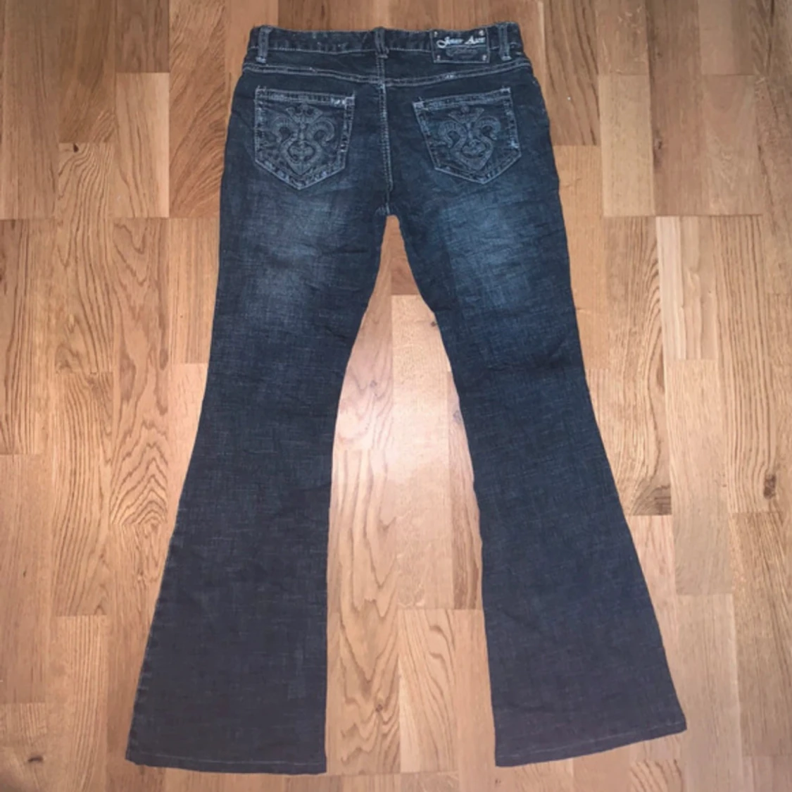 Mörkblå bootcut jeans från Jouer Aux Echecs - 1
