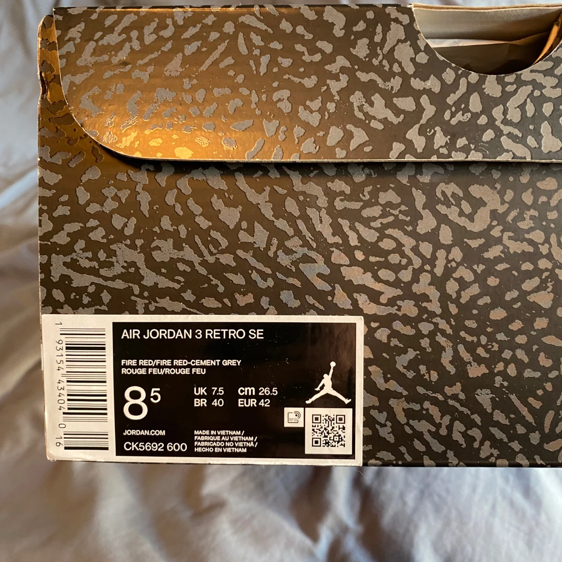 Nike Air Jordan 3  - 3