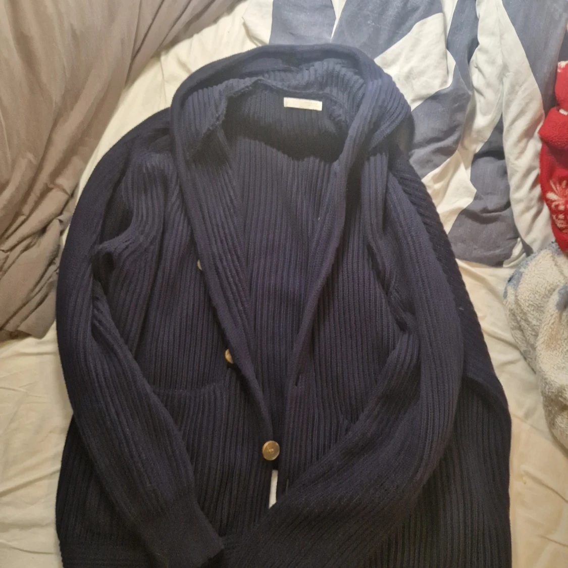 Mörkblå stickad kofta med huva - 2