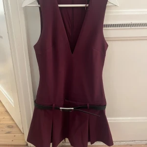 Klänning - Jättesnygg finklänning från Zara. Perfekt nu för hösten🍁🍂