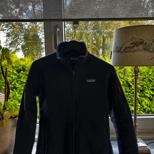 Patagonia fleece - Patagonia fleece i NYSKICK!! Den är i mycket bra skick. Storlek xs. Skriv om det är något du funderar över. Leon