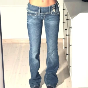 Lågmidjade diesel bootcut jeans - Midjemått: 36 innebenslängd: 83