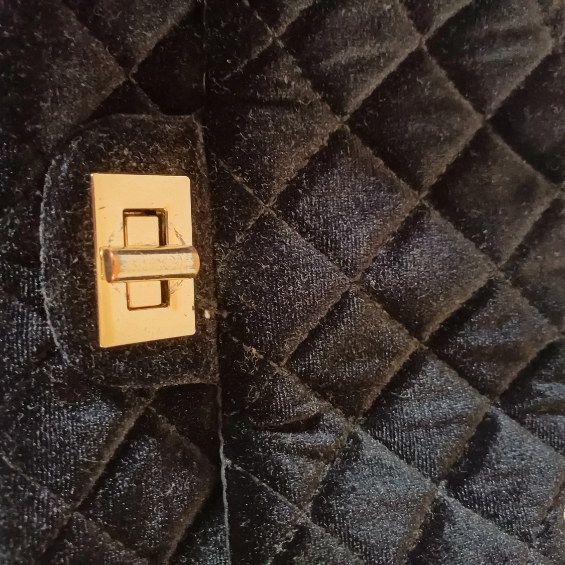 Svart söt axelväska med kedja - 1