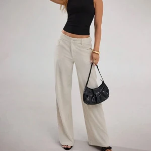 Beiga linnebyxor - Aldrig använd, passar xs/s från shien💕 köpt för 259kr