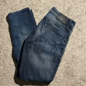 Jack&Jones Jeans  - Mörkblåa Jeans från Jack&Jones, bra skick 10/10, storlek 29x30, comfort/mike jeans 