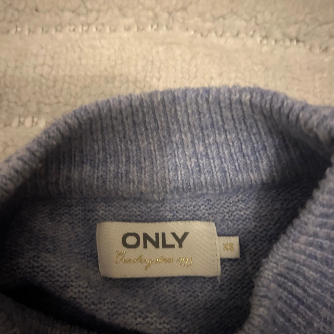 Ljuslila stickad tröja från ONLY - 1