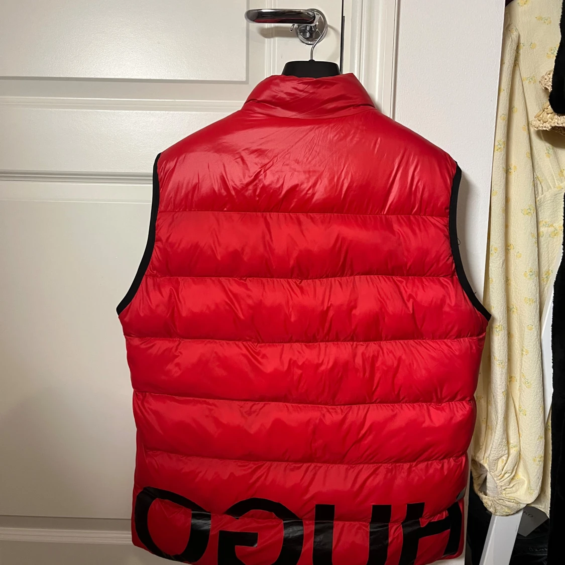 Röd dunväst från Hugo Boss - 1