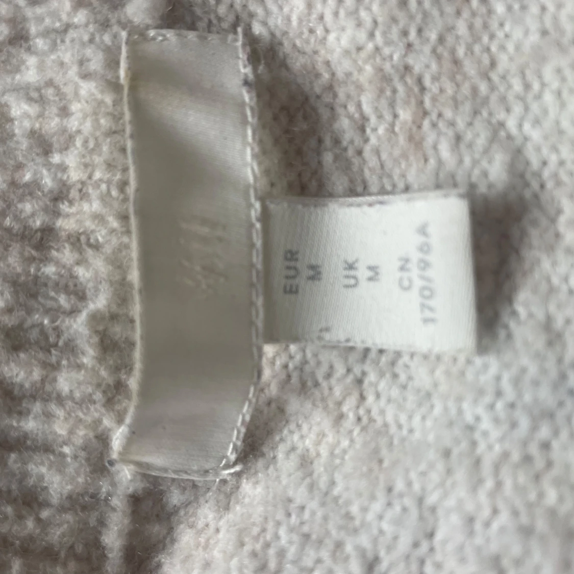 Ljusgrå stickad tröja från H&M - 2