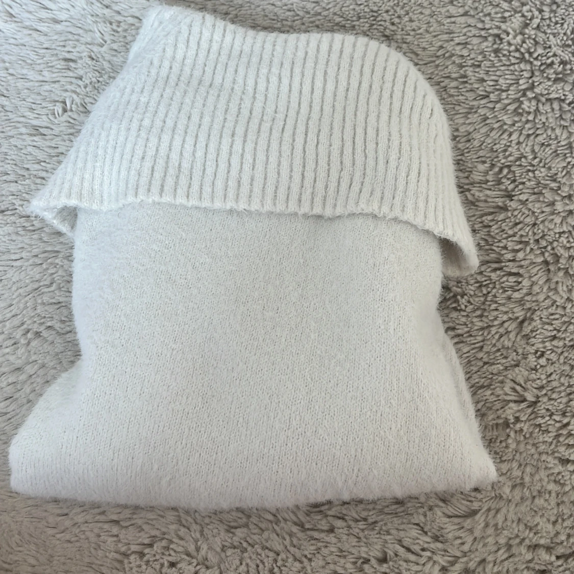 Vit stickad tröja med bred krage Lindex - 3