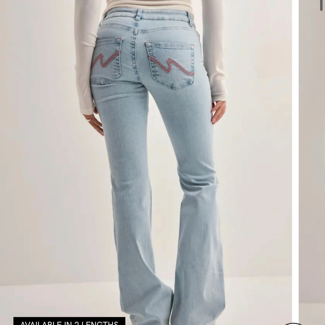 Ljusblå bootcut jeans från Nelly