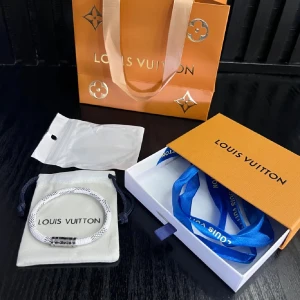 Lv armband 19 - Sprillans nytt armband, allt på bilden medföljs✔️