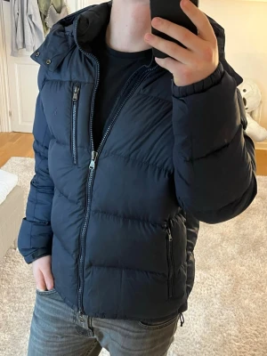 Ralph Lauren puffer jacket  - Ralph Lauren jacka | Mycket bra skick | Size - L | Pris 2999 | Hör av dig vid minsta fråga eller fundering📩