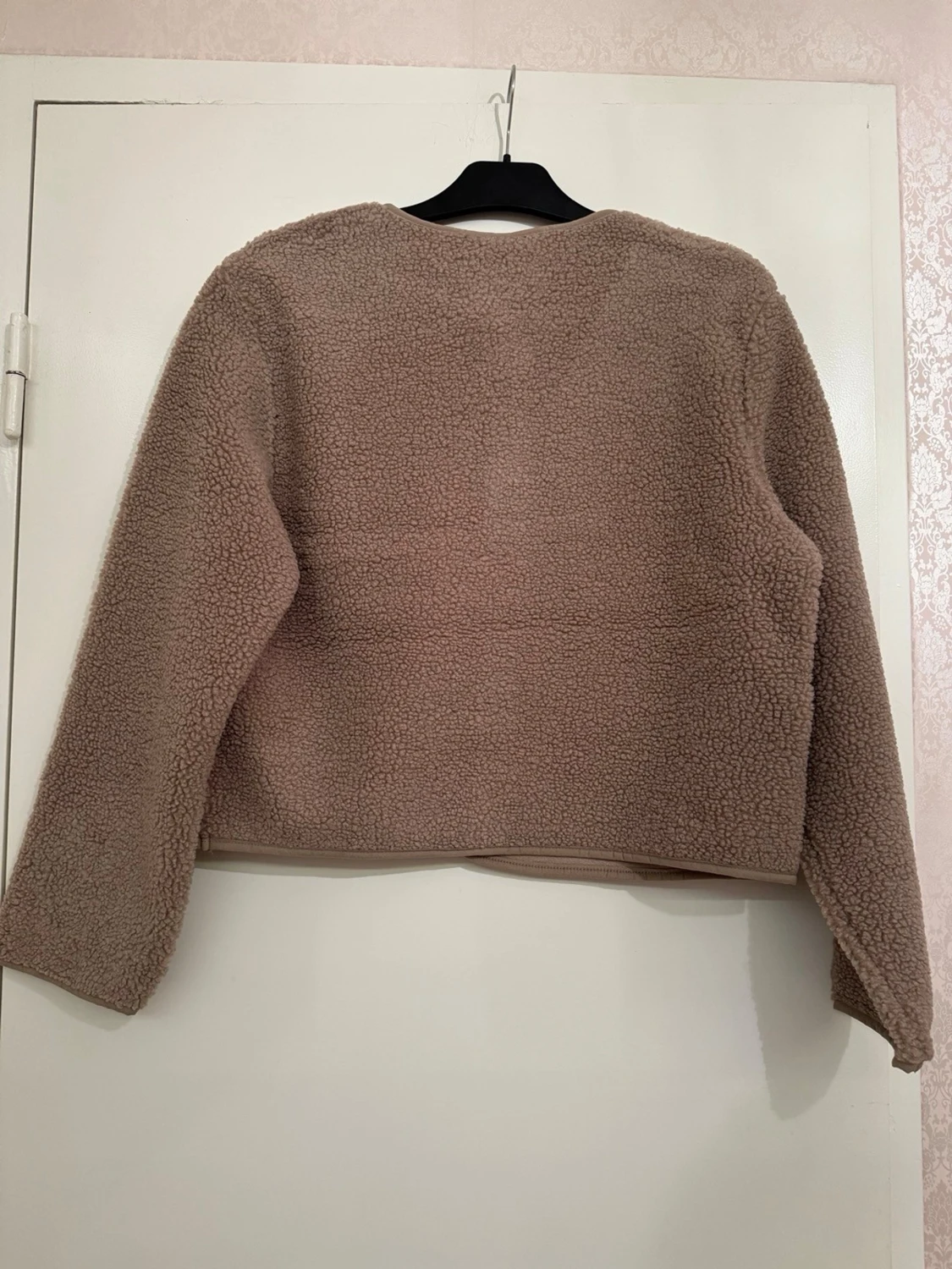 Beige teddyjacka med guldknappar från H&M - 2