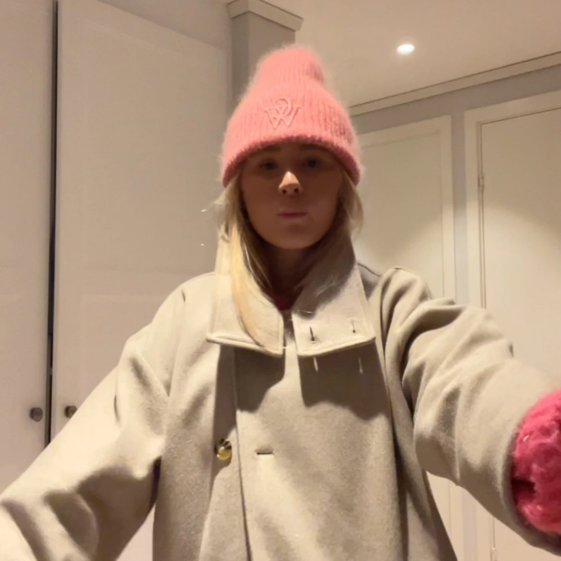 Beige kappa med stora knappar - 1