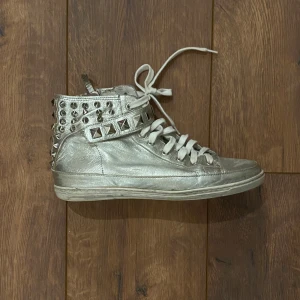 Maje sneakers  - Höga och riktigt coola sneakers från Maje. Storlek 39. 💞