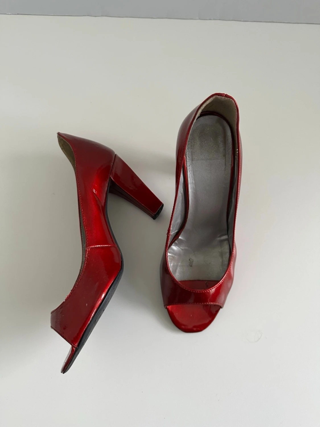 Röda pumps med öppen tå - 6