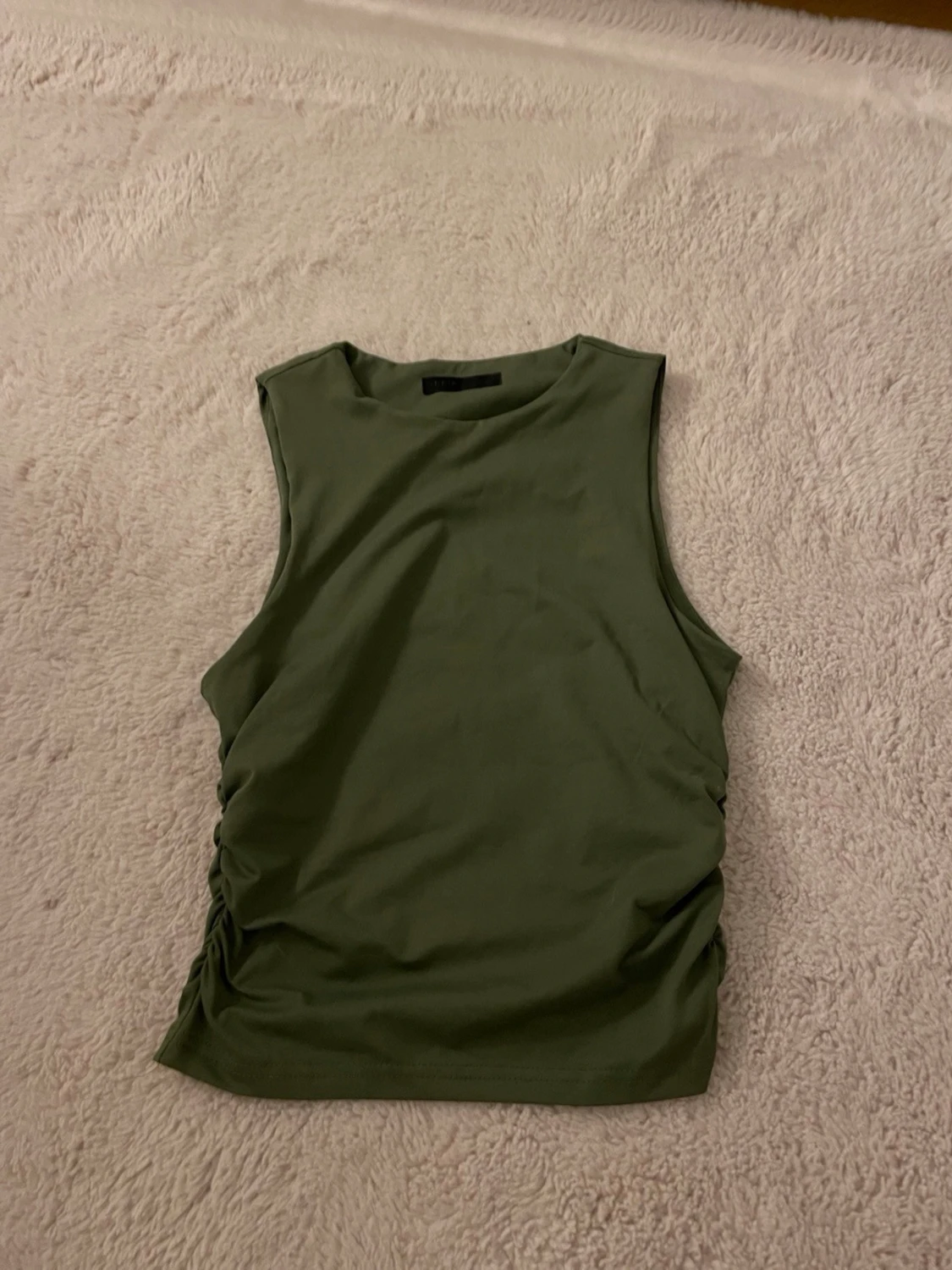 Olivgrön topp