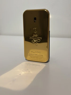 1 Million EdT 50ml - Säljer en one million edt ca 47/50 ml kvar. Ingen og box tillkommer, bara att höra av sig vid funderingar!