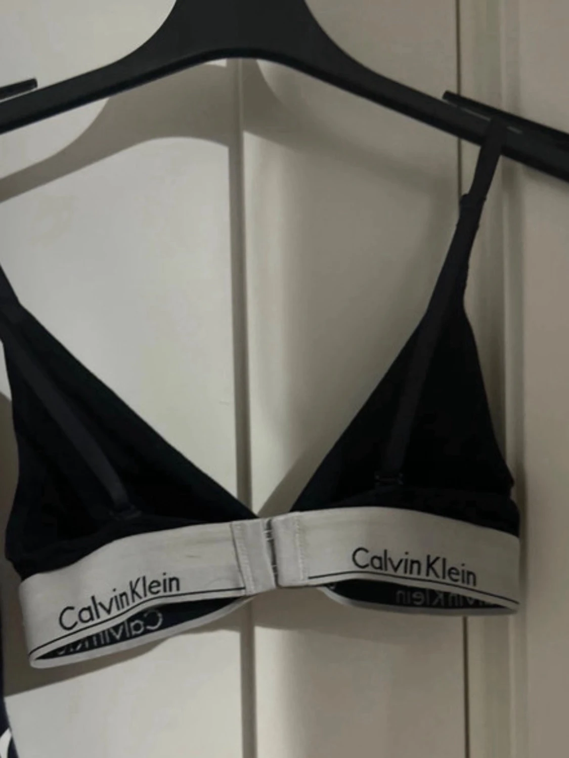 Svart bralette från Calvin Klein - 1