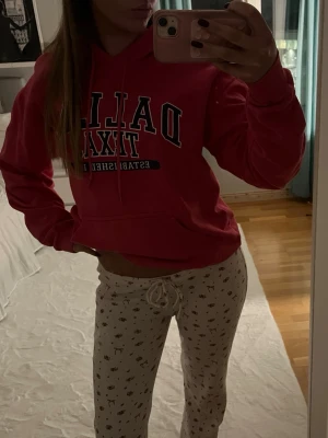 Hoodie  - Coolt hoodie, prisk kan diskuteras!!🥰🥰