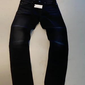 Tiger Of Sweden jenas - Tja! Säljer helt sprillans nya tiger of sweden jeans. De är aldrig använda och aldrig tvättade heller. Inga skador eller fläckar någonstans å topp skick. Tags och storlek sitter på! Fraktar samma dag som du köper 110%. Var inte rädd att höra av dig och priset är självklart prutbart