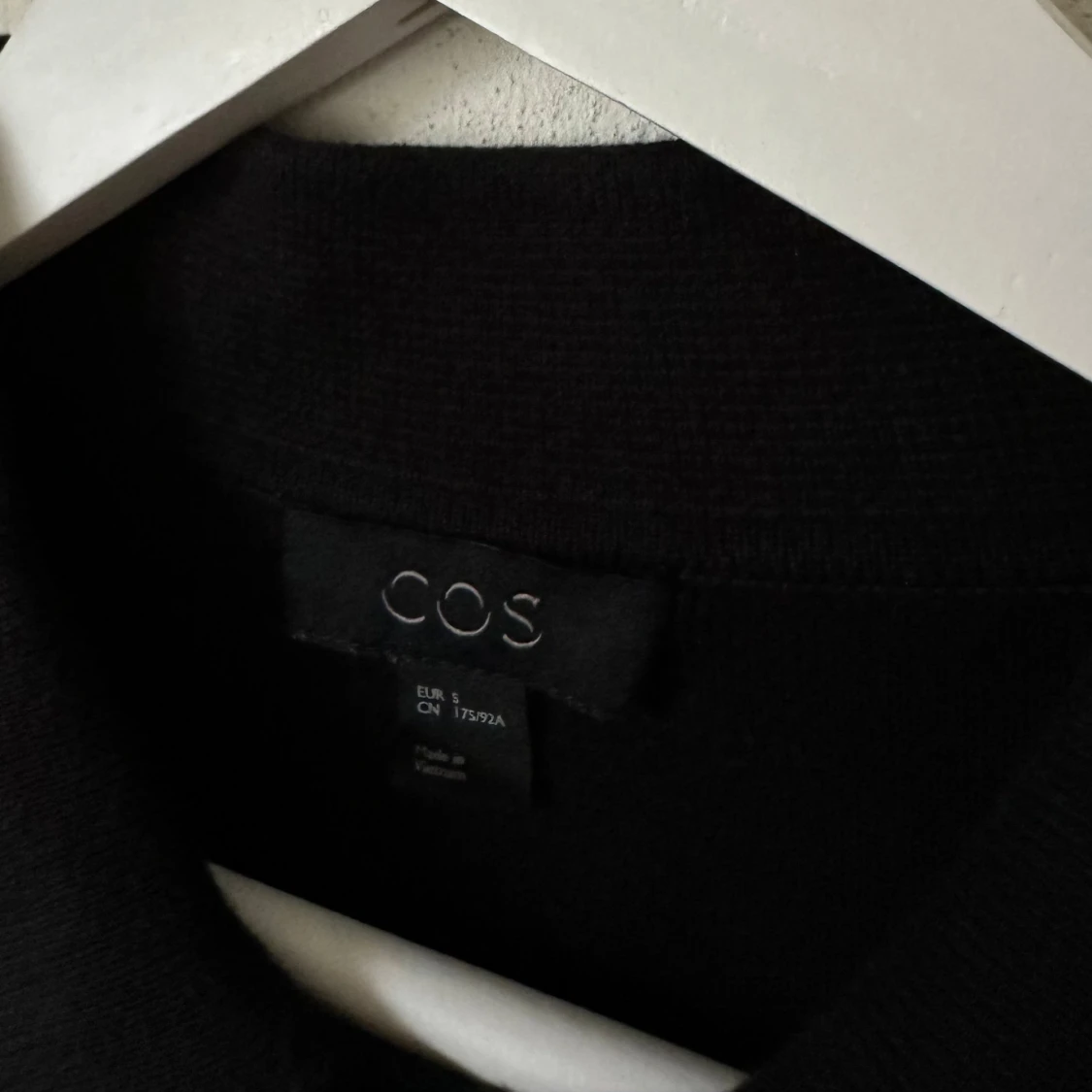 Svart pikétröja från COS i bomull - 2