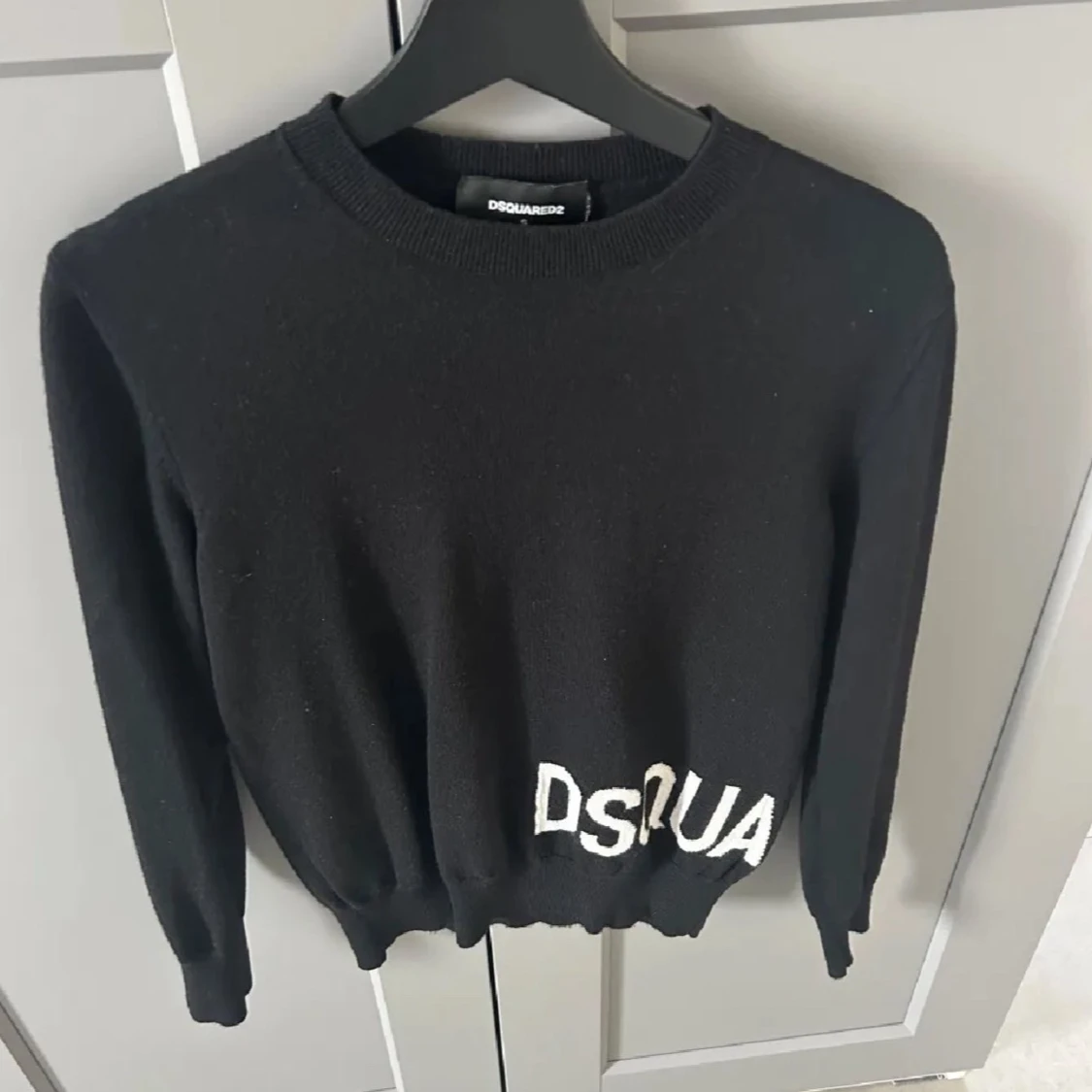 Svart stickad tröja DSQUARED2