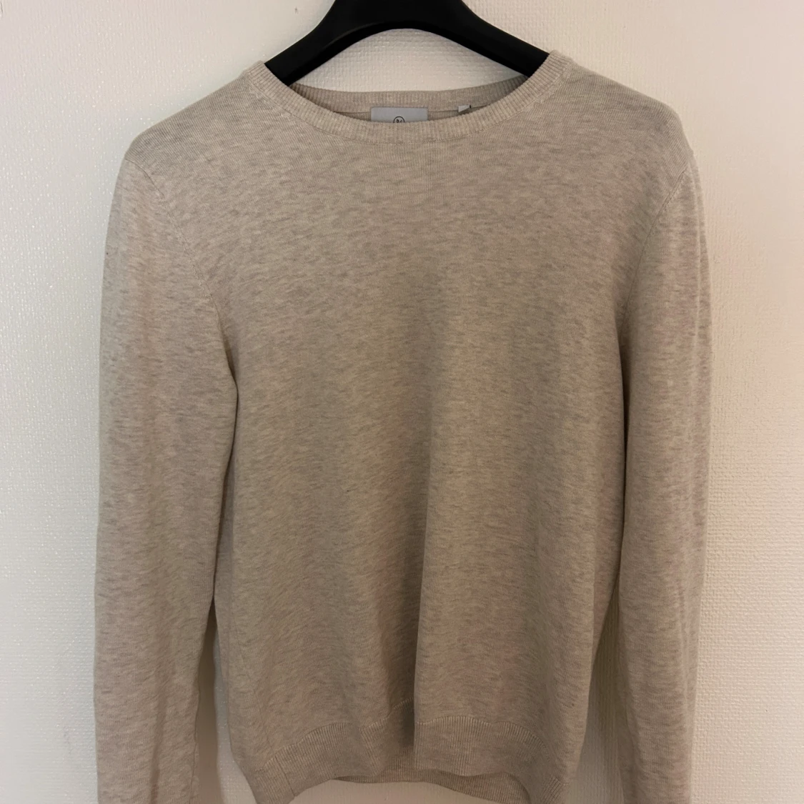 Beige stickad tröja från Bläck