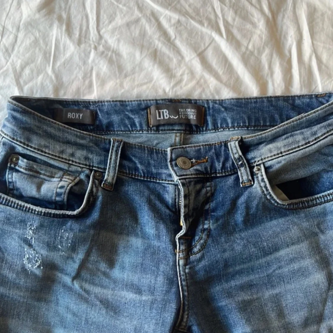 Blå bootcut jeans från LTB Roxy - 2