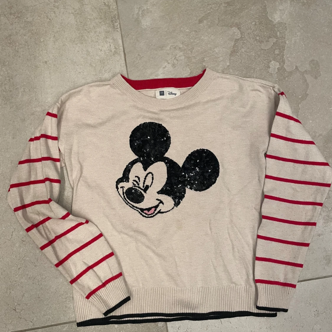 Beige stickad tröja med Mickey Mouse GAP