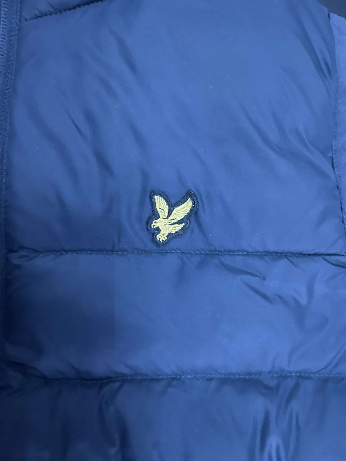 Mörkblå dunväst från Lyle & Scott - 1