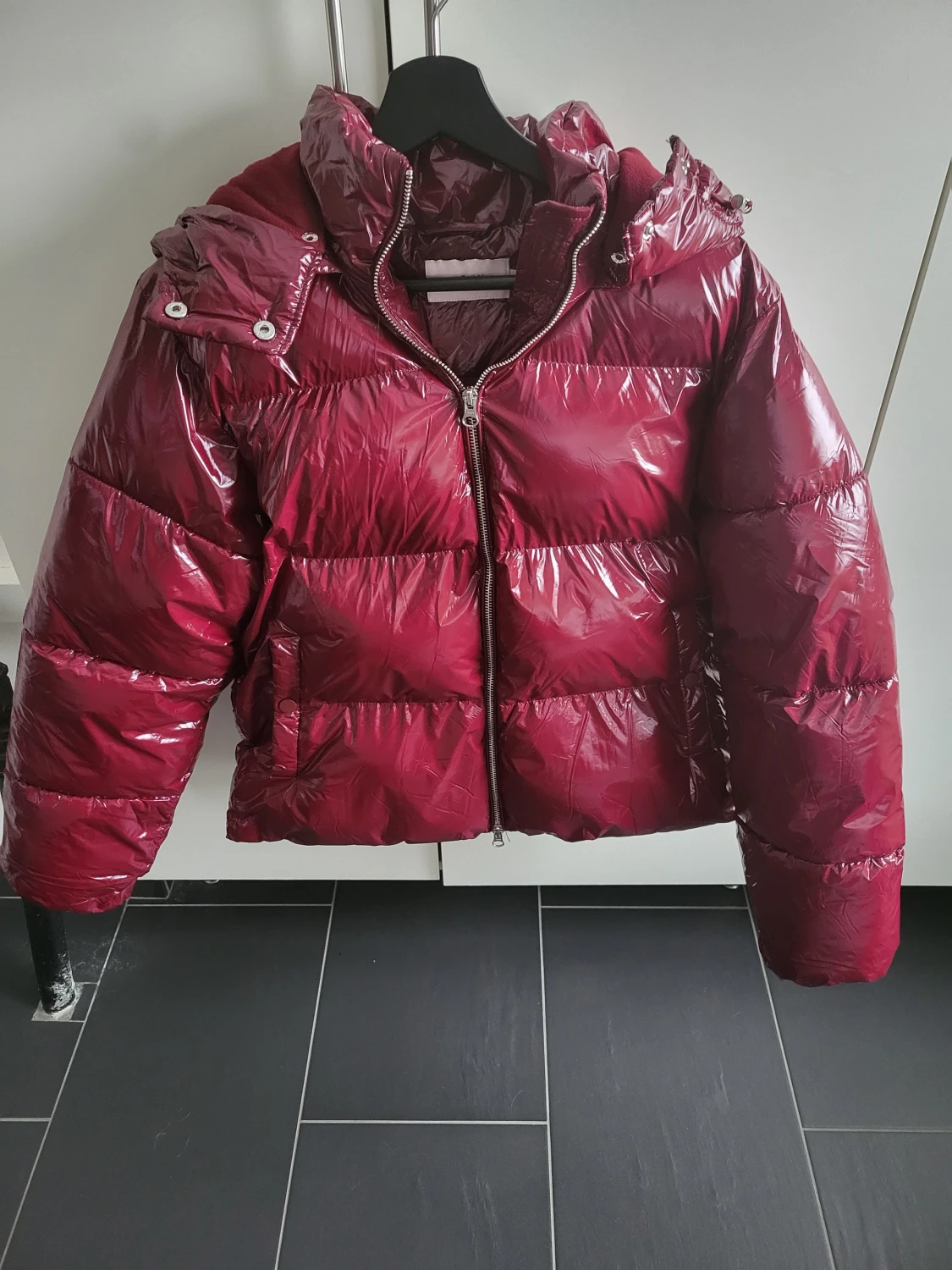 Vinröd pufferjacka från Nelly, M - 1