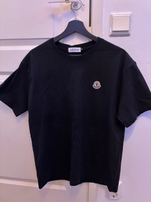 Moncler T-Shirt - ❇️CONDITION: 10/10 / BRAND NEW‼️         ❇️SIZE: M 