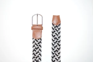 Grisch bälte - Svart/Grå & Vit - Montore’s flätade bälte som även är känt som ”grisch bältet” är ett stilrent elastikt bälte. Tack vare att det är elastiskt så finns inga färdiga hål som i ett traditionellt bälte och det gör att det passar alla. Bältet är ca 105cm långt. Vid fler frågor eller funderingar så är du varmt välkommen att höra av dig!