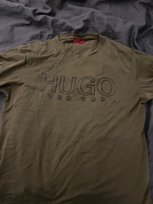  t-shirt från Hugo Boss - T-shirt ifrån hugo boss inga defekter 