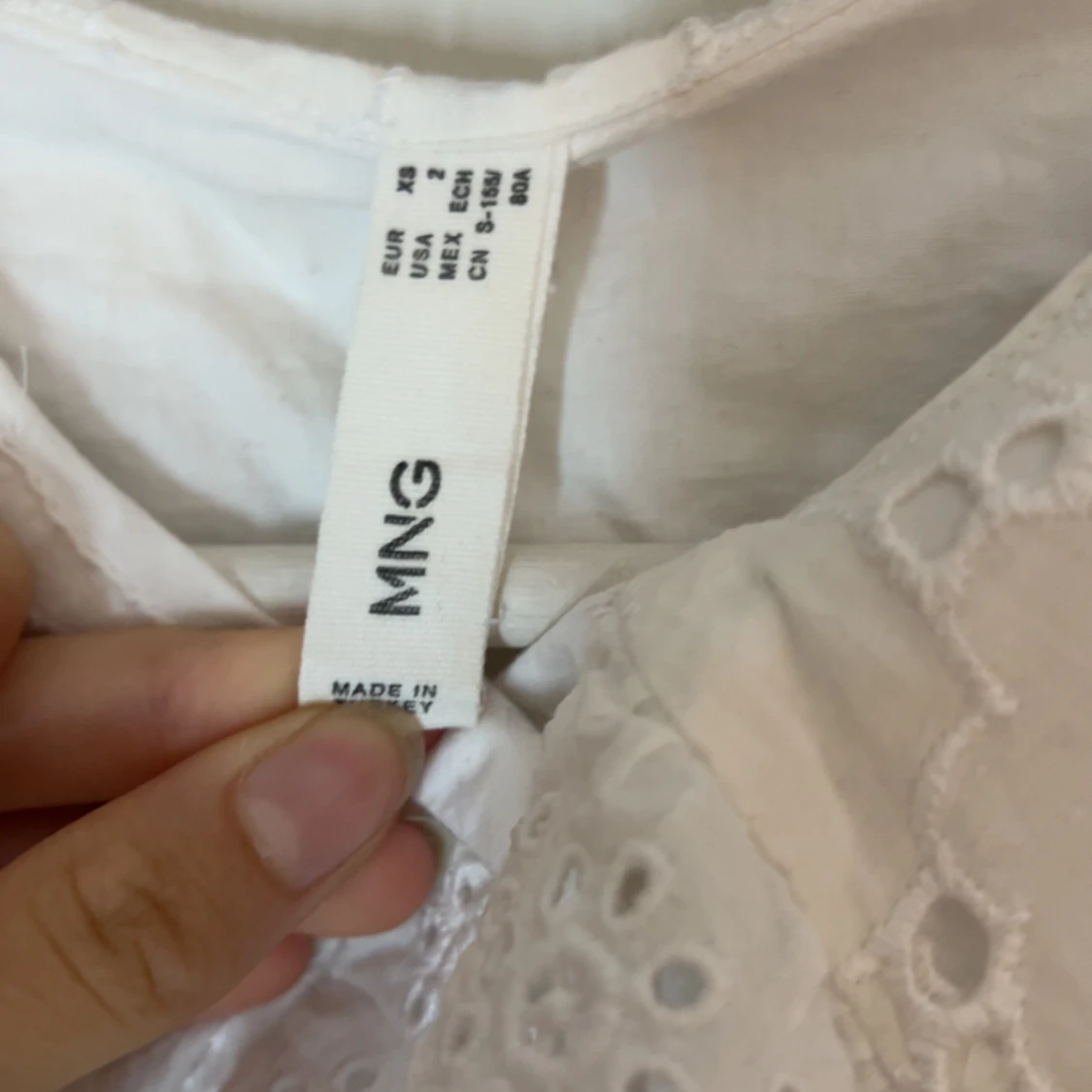 Vit blus med spetskrage från MNG - 2