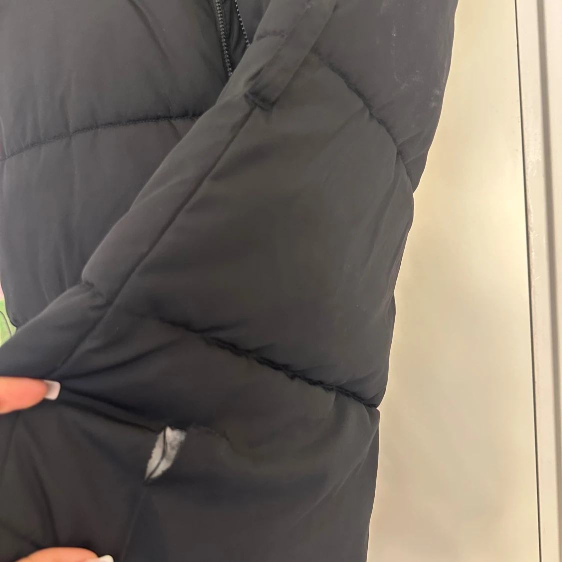 Svart dunväst från BikBok XS - 1