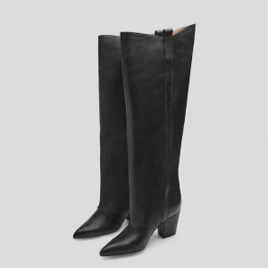 Twist & Tango stövlar - Twist & Tango Bonn Leather Boots, storlek 38! Superfint skick, max använda 3-5 gånger pga för stora för mig! Inköptes under våren 2025 för 4000 kr. Originalbox kommer med vid köp! Möts gärna upp i centrala Stockholm vid köp! 